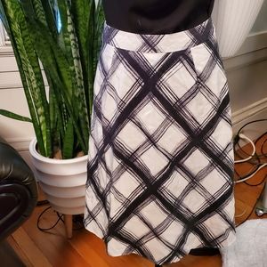 🌼10/$30🌼 Banana Republic BW Silk Skirt